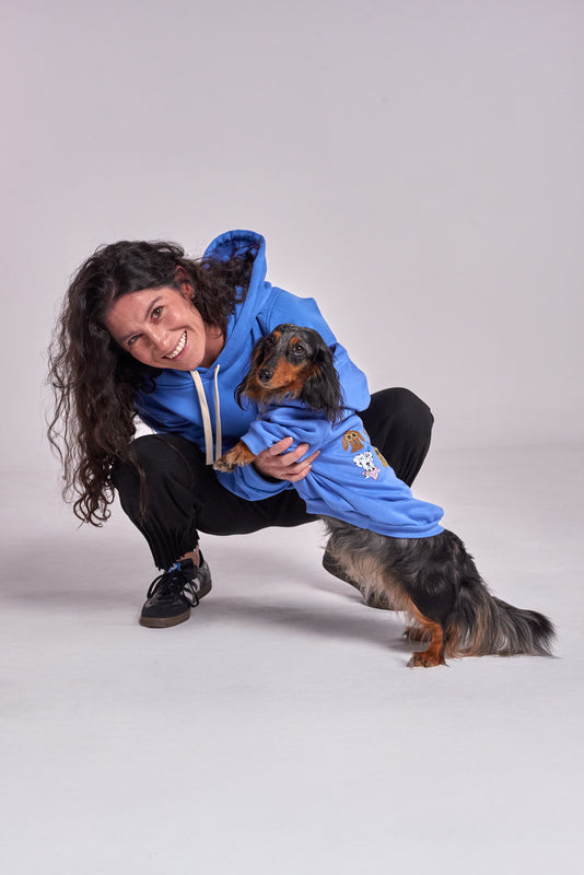 Hoodie azul unisex - detalle del estampado/diseño