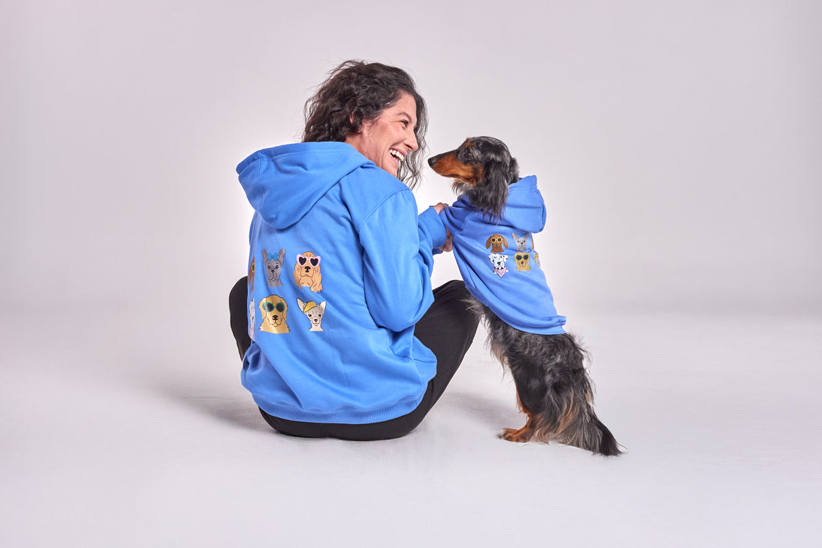 Hoodie azul unisex Puppis x Domenica - vista posterior / fit unisex