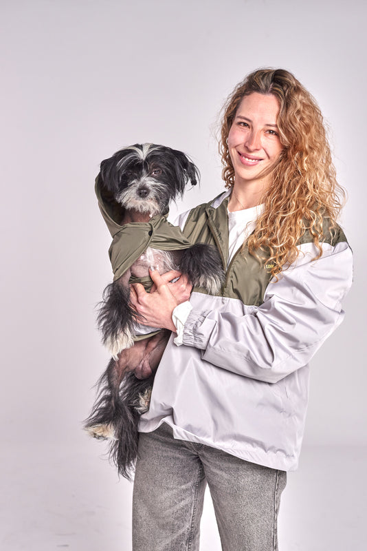 CHAQUETA ROMPEVIENTOS VERDE UNISEX - PUPPIS X DOMENICA