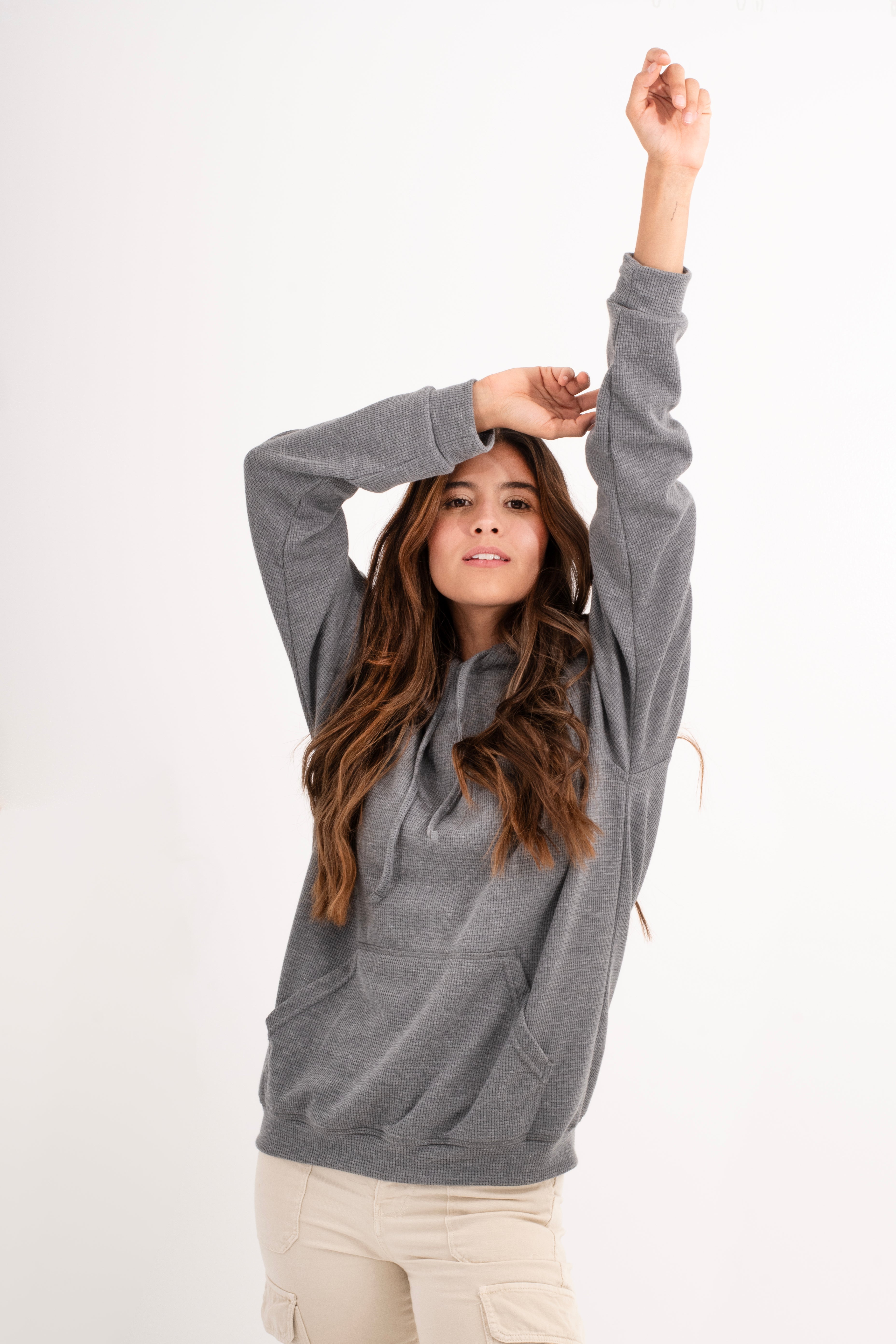 Hoodie gris oscuro unisex con capucha y bolsillo - detalle