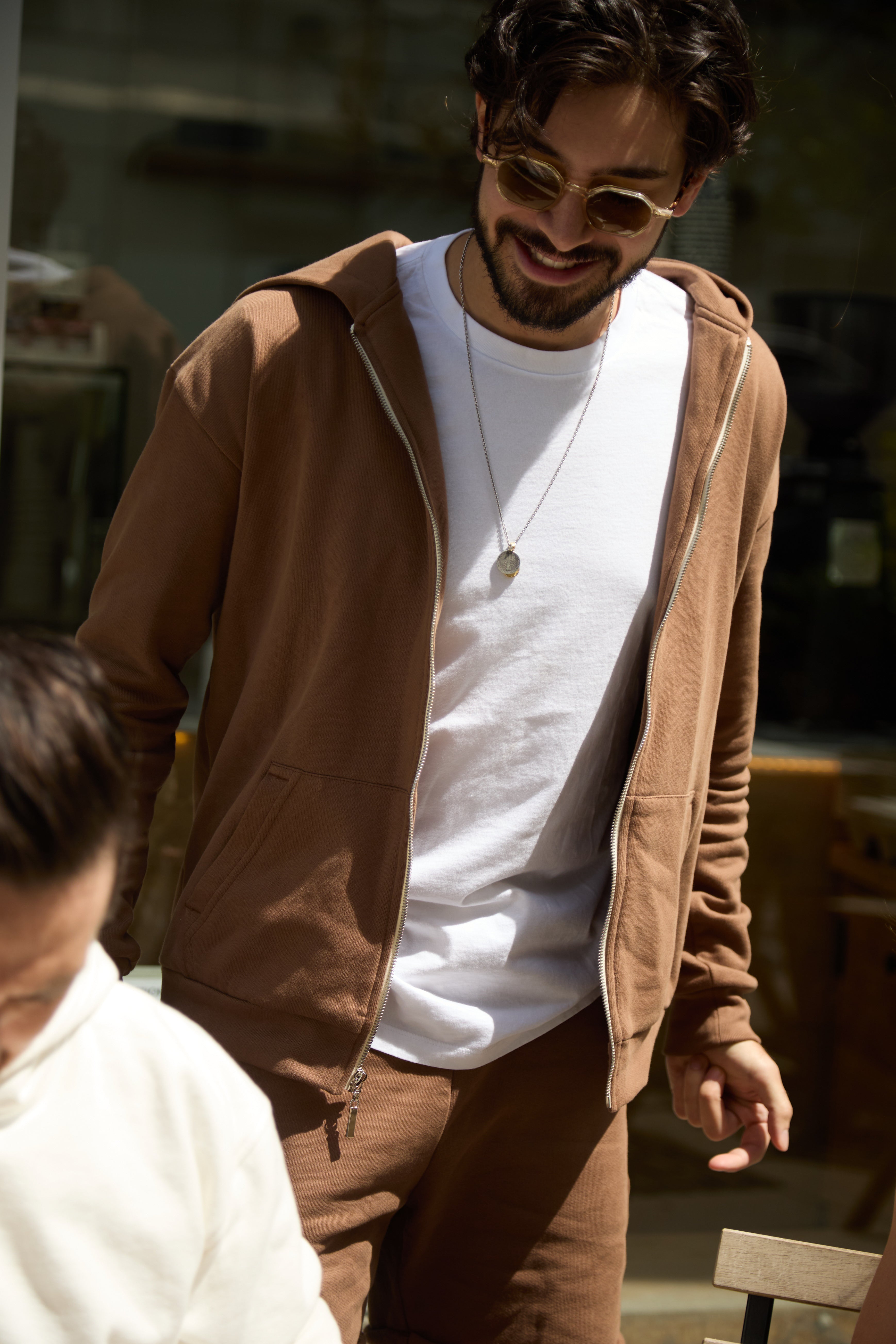 HOODIE DE CREMALLERA CAFÉ - UNISEX